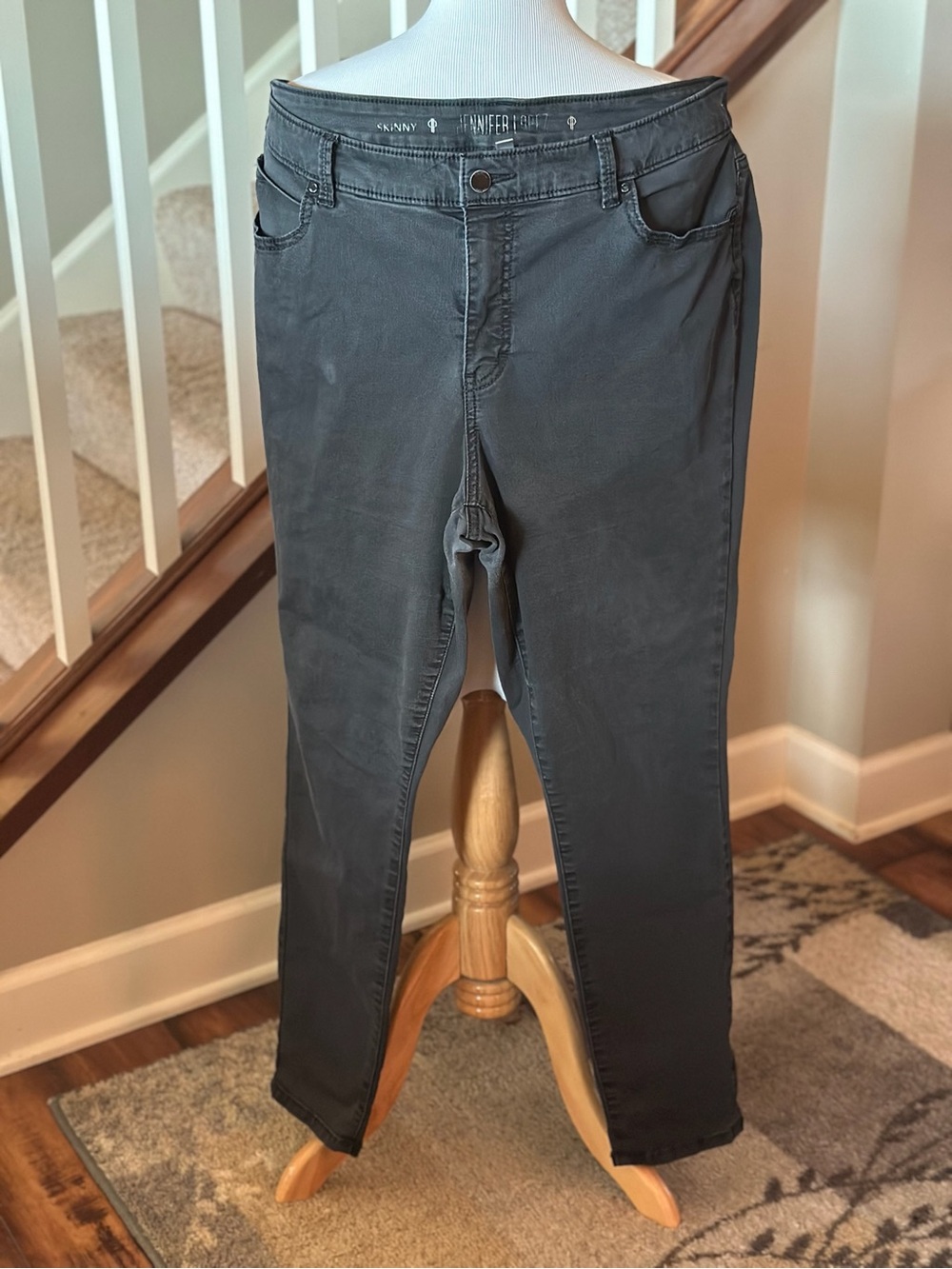 Jennifer Lopez Charcoal Gray Skinny Jeans N2002